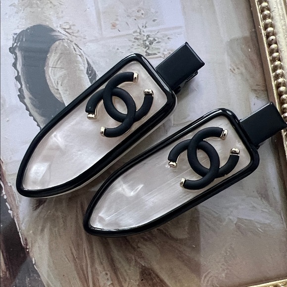 CHANEL beauty Black and White gold hair clips set of 2 - Picture 4 of 6